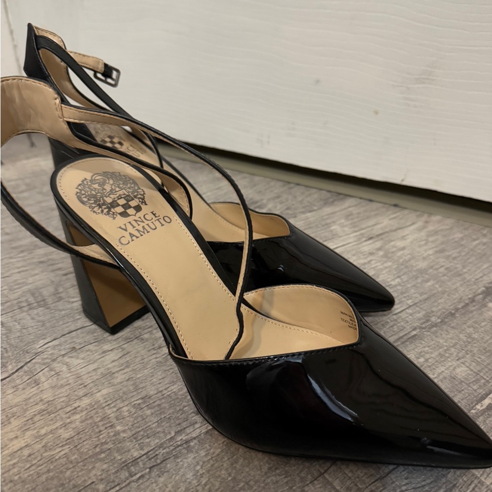 Vince camuto black point toe heels chunky